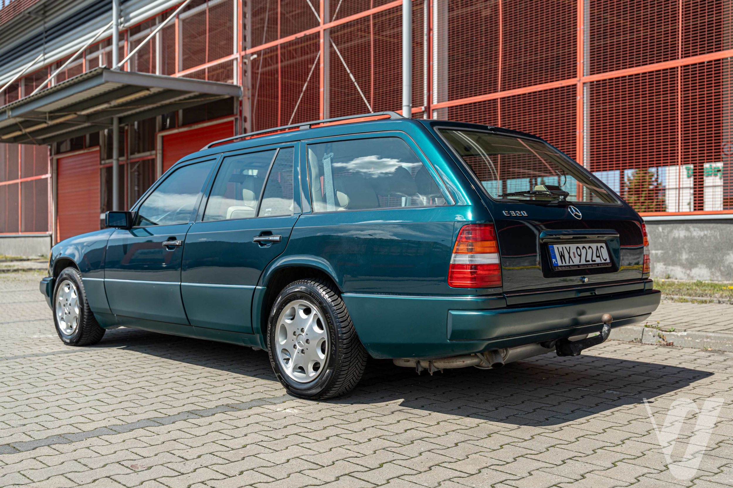 Mercedes-Benz W124 (1995) main image