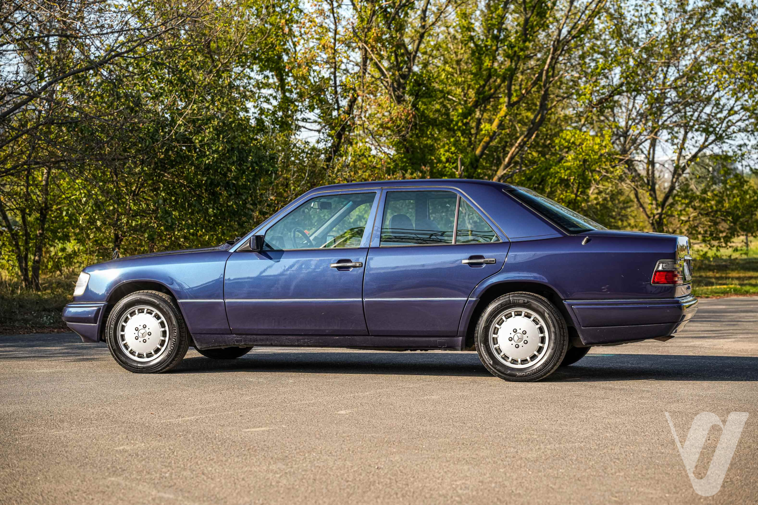 Mercedes-Benz W124 (1995) main image