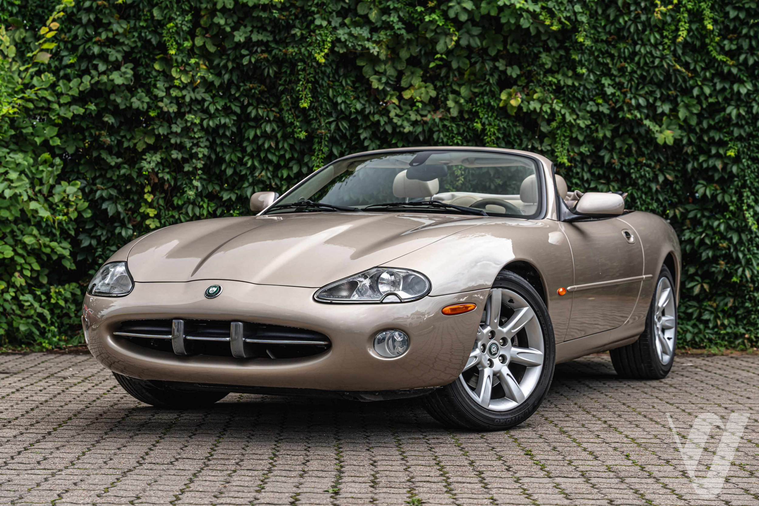 Główne zdjęcie Jaguar XK (2003)