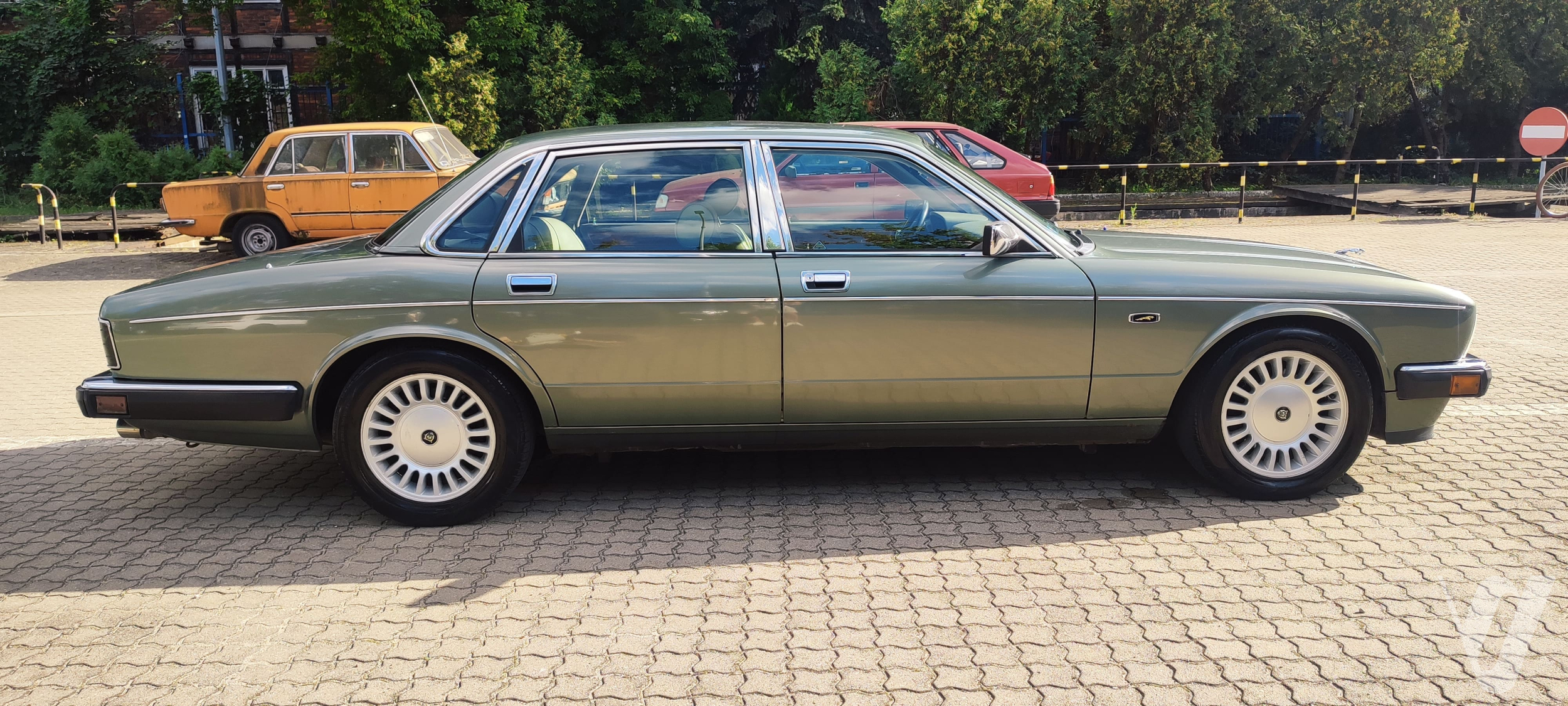Główne zdjęcie Jaguar XJ (1994)
