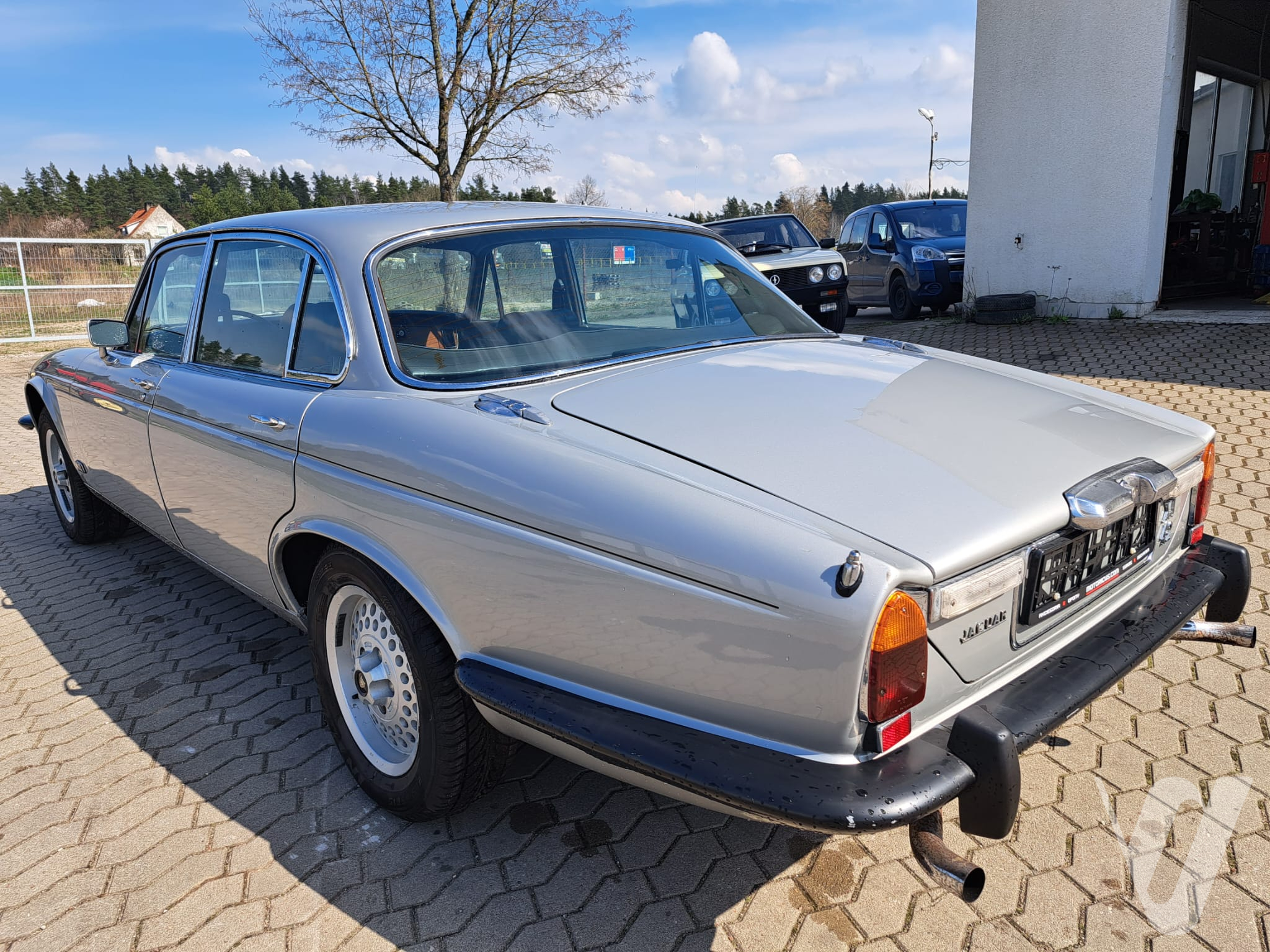 Główne zdjęcie Jaguar XJ (1976)