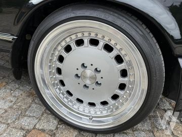 Mercedes-Benz SEL (1990) Detale