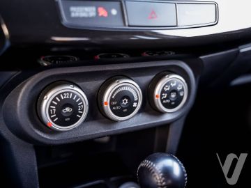 Mitsubishi Lancer Evolution (2008) Wnętrze