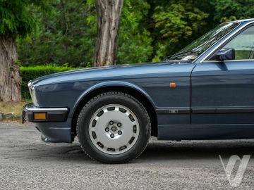 Jaguar XJ (1990) Outside