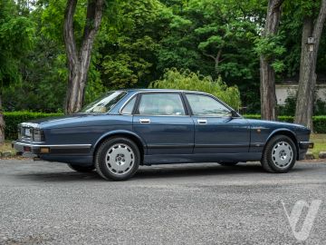 Jaguar XJ (1990) Outside