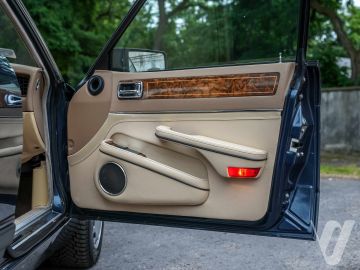 Jaguar XJ (1990) Inside
