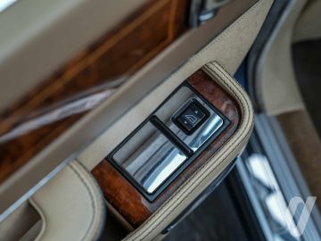 Jaguar XJ (1990) Inside