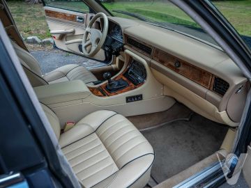 Jaguar XJ (1990) Inside