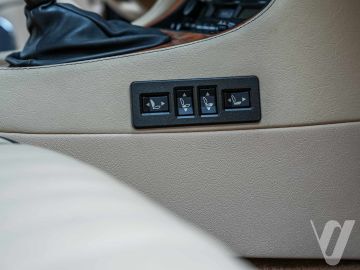 Jaguar XJ (1990) Inside