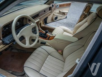 Jaguar XJ (1990) Inside