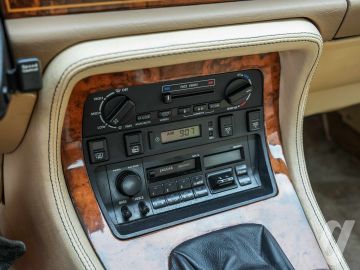 Jaguar XJ (1990) Inside