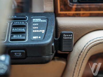 Jaguar XJ (1990) Inside