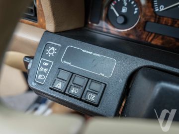 Jaguar XJ (1990) Inside