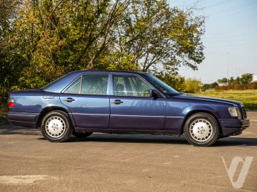 Mercedes-Benz W124 (1995) Outside