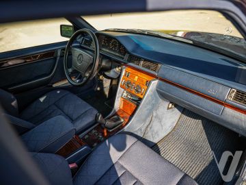 Mercedes-Benz W124 (1995) Inside