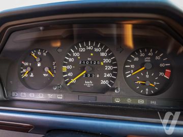 Mercedes-Benz W124 (1995) Inside