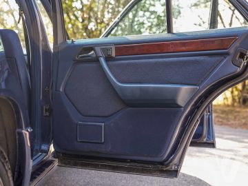 Mercedes-Benz W124 (1995) Inside