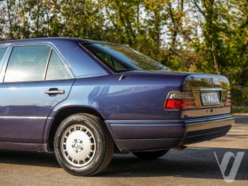 Mercedes-Benz W124 (1995) Outside