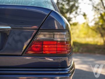 Mercedes-Benz W124 (1995) Outside