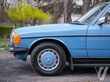 Mercedes-Benz W123 (1981) Zdjęcia z zewnątrz