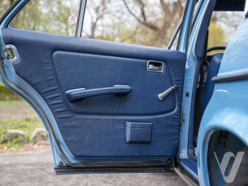 Mercedes-Benz W123 (1981) Wnętrze