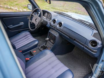 Mercedes-Benz W123 (1981) Wnętrze