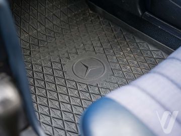 Mercedes-Benz W123 (1981) Wnętrze