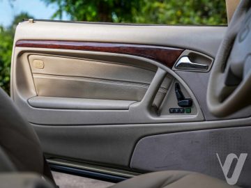 Mercedes-Benz SL (1998) Inside