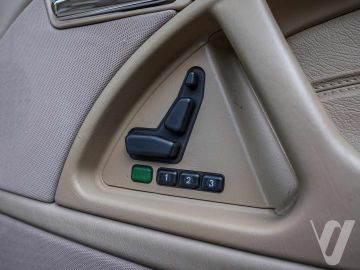 Mercedes-Benz SL (1998) Inside