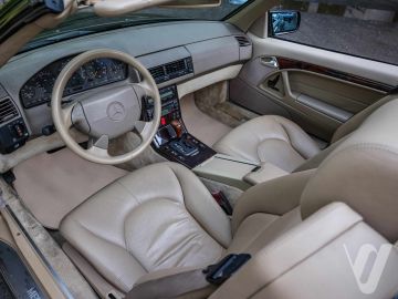 Mercedes-Benz SL (1998) Inside