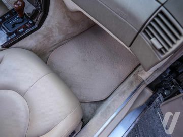 Mercedes-Benz SL (1998) Inside