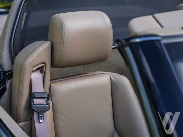 Mercedes-Benz SL (1998) Inside