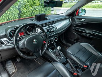 Alfa Romeo Giulietta (2011) Wnętrze