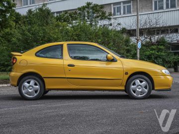 Renault Megane (1996) Zdjęcia z zwenątrz