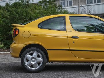 Renault Megane (1996) Zdjęcia z zwenątrz