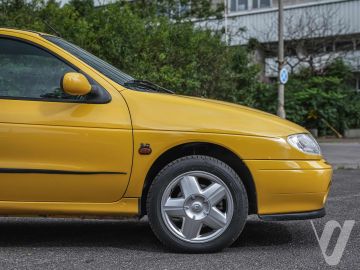 Renault Megane (1996) Zdjęcia z zwenątrz