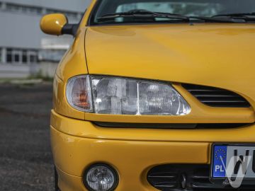 Renault Megane (1996) Zdjęcia z zwenątrz