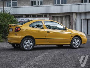 Renault Megane (1996) Zdjęcia z zwenątrz