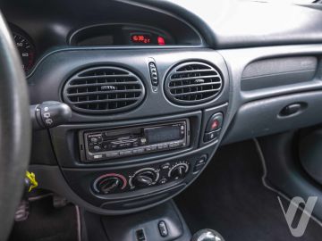 Renault Megane (1996) Wnętrze