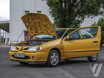 Renault Megane (1996) Zdjęcia z zwenątrz
