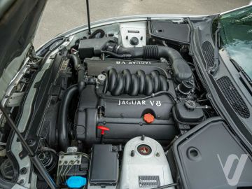 Jaguar XK (1999) Details