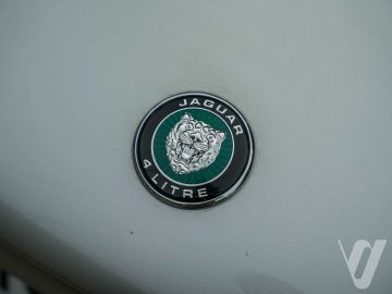 Jaguar XK (1999) Details