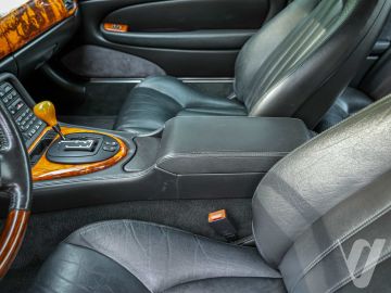 Jaguar XK (1999) Inside