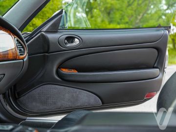 Jaguar XK (1999) Inside