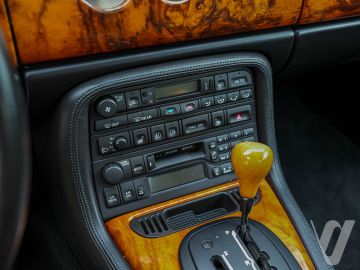 Jaguar XK (1999) Inside