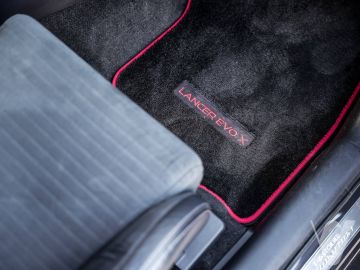 Mitsubishi Lancer Evolution (2008) Wnętrze