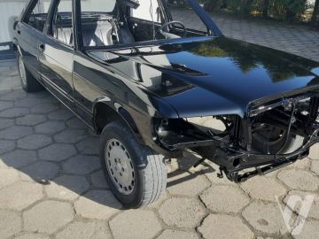 Mercedes-Benz SEL (1990) Detale
