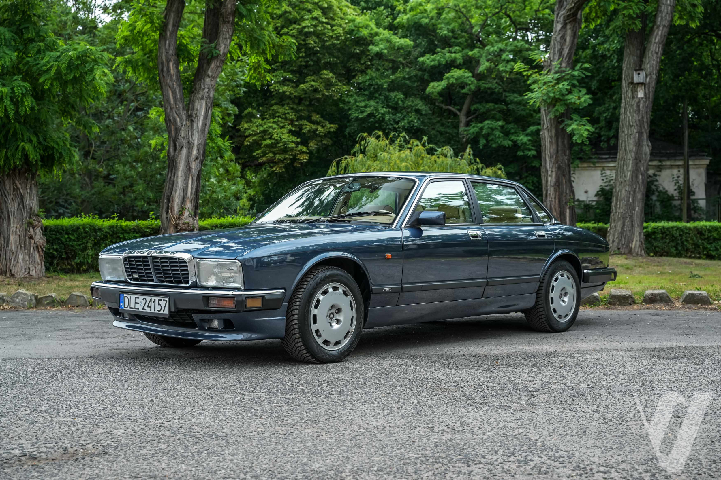 Jaguar XJ (1990) main image
