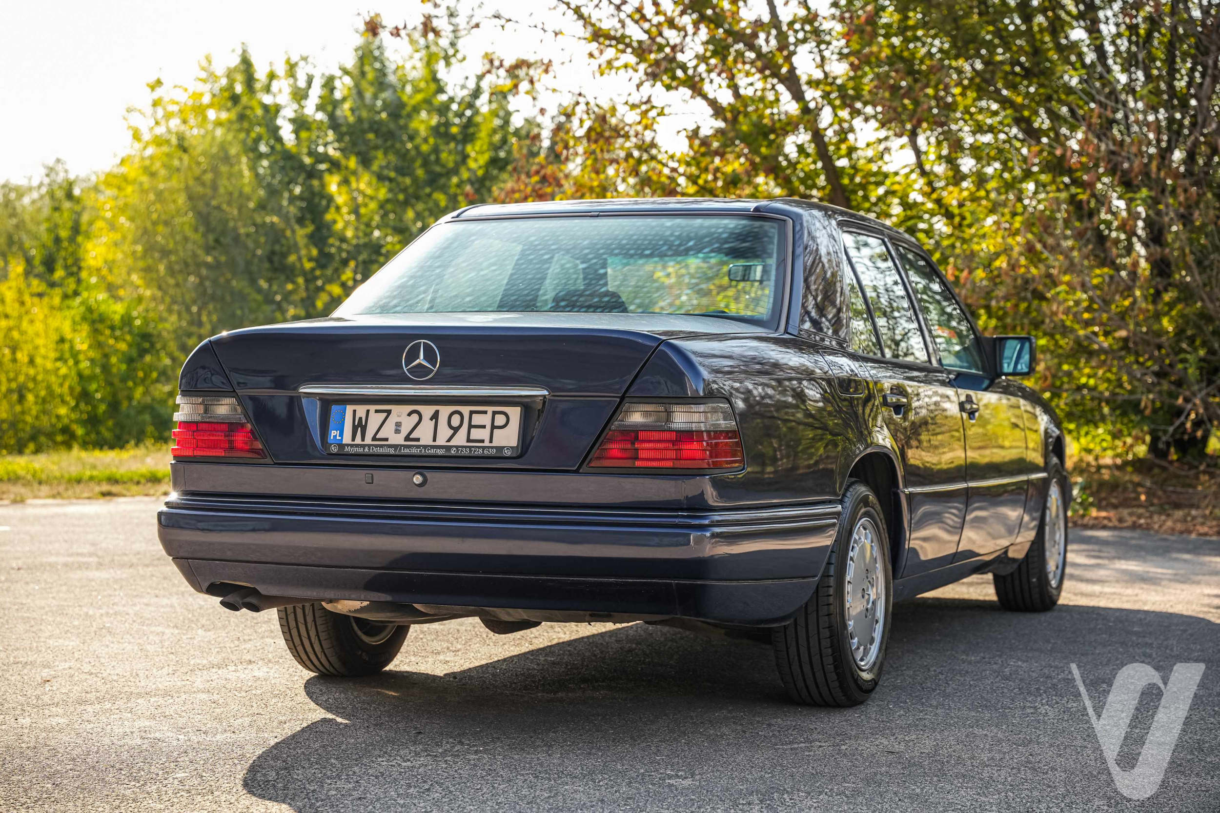 Mercedes-Benz W124 (1995) main image