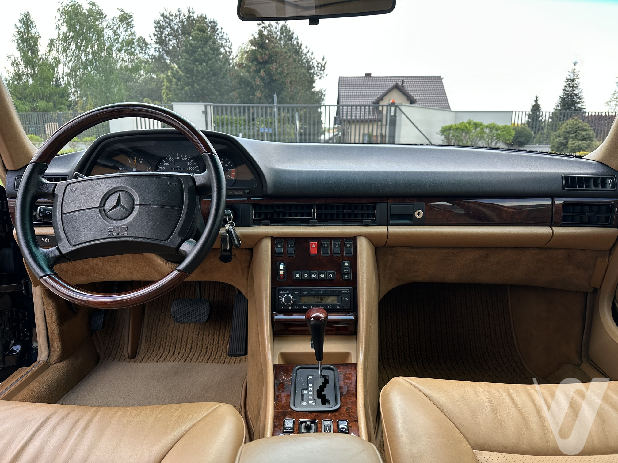 Mercedes-Benz SEL (1990) zdjęcie główne